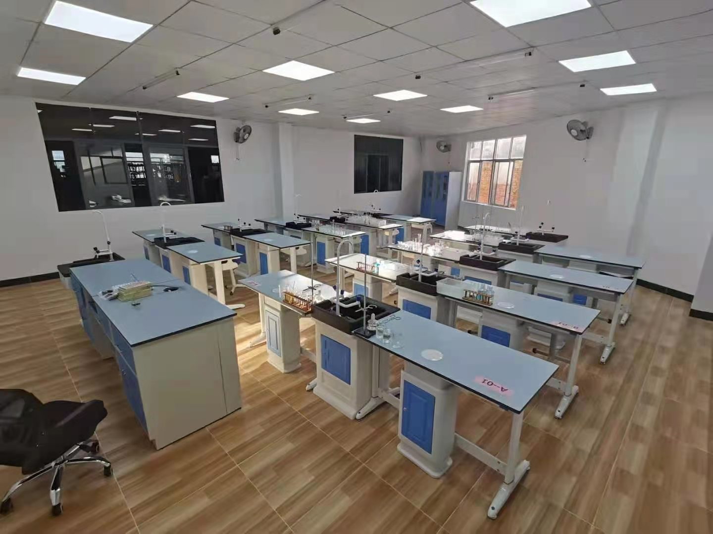 初高中理化生新型實(shí)驗(yàn)室